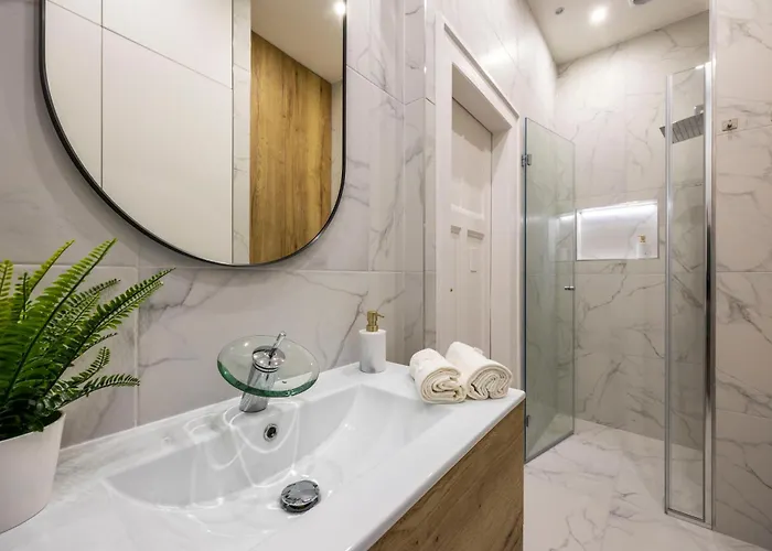 Luxurious 4bedrm 3bathrm W/ Balcony Budapeszt