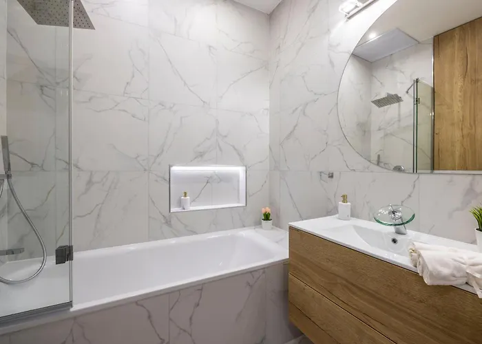 Luxurious 4bedrm 3bathrm W/ Balcony Budapeszt