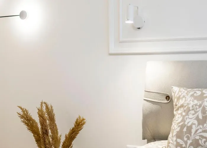 Luxurious 4bedrm 3bathrm W/ Balcony Apartament