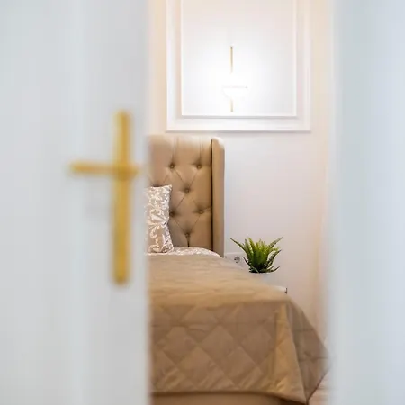 Luxurious 4bedrm 3bathrm W/ Balcony * 布达佩斯