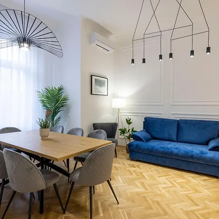 Luxurious 4bedrm 3bathrm W/ Balcony 布达佩斯