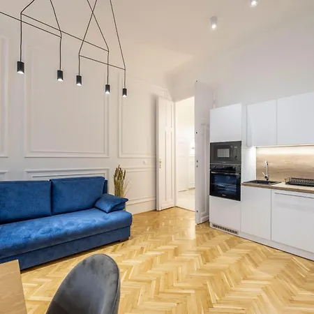Luxurious 4bedrm 3bathrm W/ Balcony * Будапешт