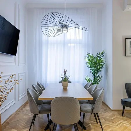 Luxurious 4bedrm 3bathrm W/ Balcony Apartmán Budapešť