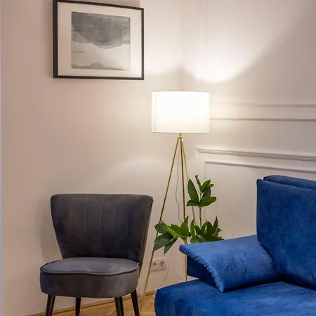 Luxurious 4bedrm 3bathrm W/ Balcony *