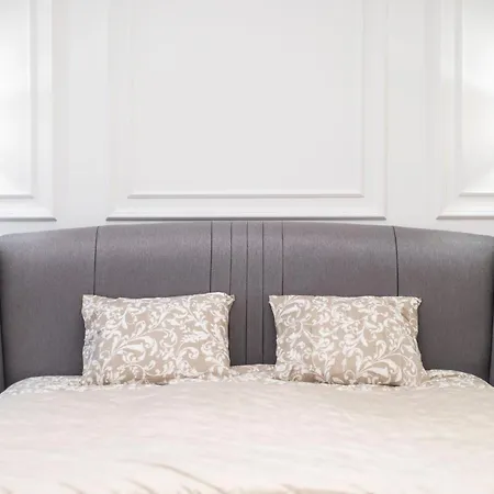 Luxurious 4bedrm 3bathrm W/ Balcony