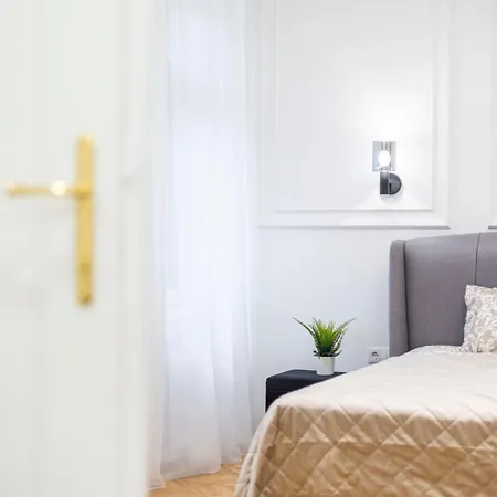 Apartmán Luxurious 4bedrm 3bathrm W/ Balcony *