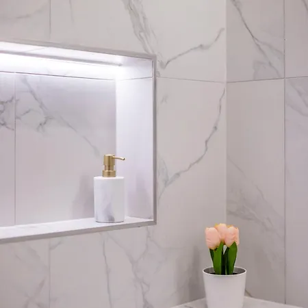 Apartment Luxurious 4bedrm 3bathrm W/ Balcony Budapest