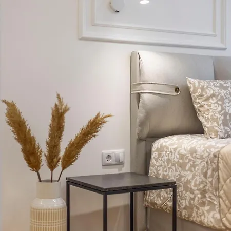 Apartment Luxurious 4bedrm 3bathrm W/ Balcony Budapest