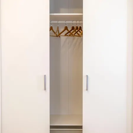 Luxurious 4bedrm 3bathrm W/ Balcony Apartment Budapest