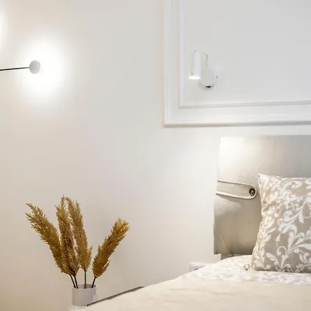 Luxurious 4bedrm 3bathrm W/ Balcony Apartment