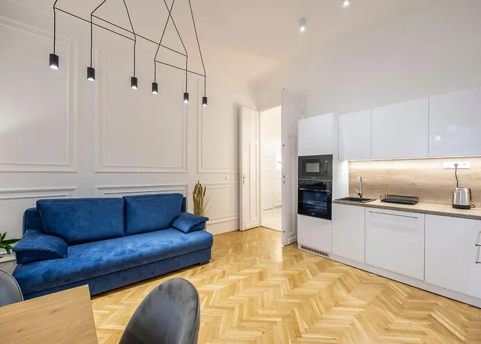 Luxurious 4bedrm 3bathrm W/ Balcony * Budapest