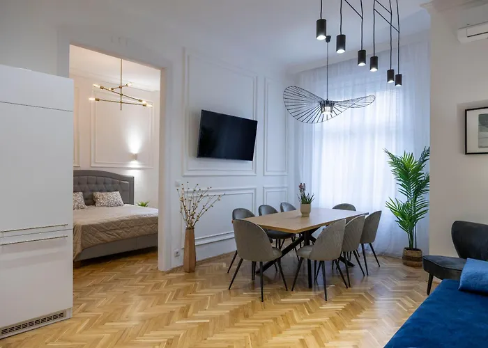 Luxurious 4bedrm 3bathrm W/ Balcony * Budapest