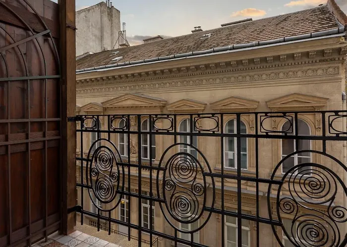 Appartement Luxurious 4bedrm 3bathrm W/ Balcony