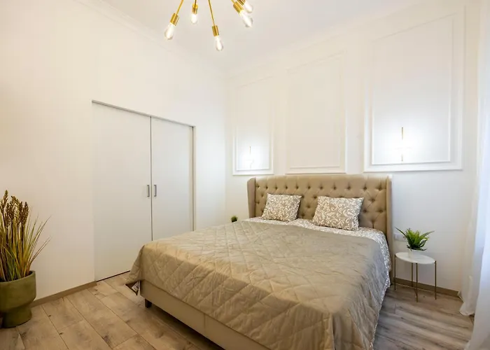 Apartament Luxurious 4bedrm 3bathrm W/ Balcony