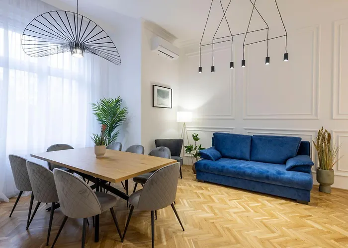 Luxurious 4bedrm 3bathrm W/ Balcony Budapest