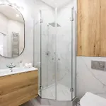 Luxurious 4bedrm 3bathrm W/ Balcony Apartamento *