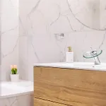 Luxurious 4bedrm 3bathrm W/ Balcony Budapest