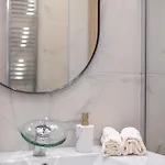 Luxurious 4bedrm 3bathrm W/ Balcony * Budapest