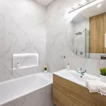 Luxurious 4bedrm 3bathrm W/ Balcony Budapest