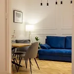 Luxurious 4bedrm 3bathrm W/ Balcony Budapest
