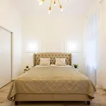 Luxurious 4bedrm 3bathrm W/ Balcony *
