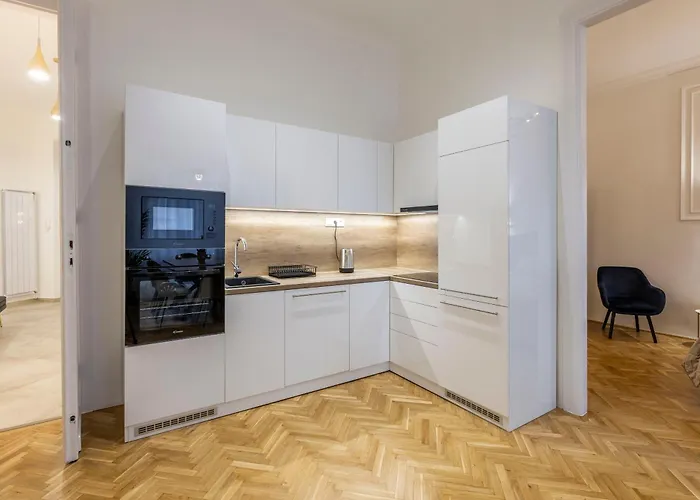 Luxurious 4bedrm 3bathrm W/ Balcony Lejlighed Budapest