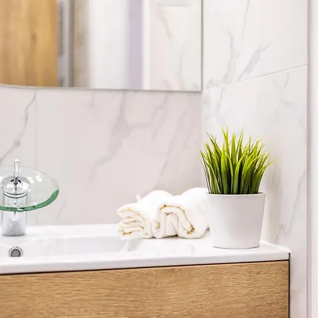 Apartmán Luxurious 4bedrm 3bathrm W/ Balcony *